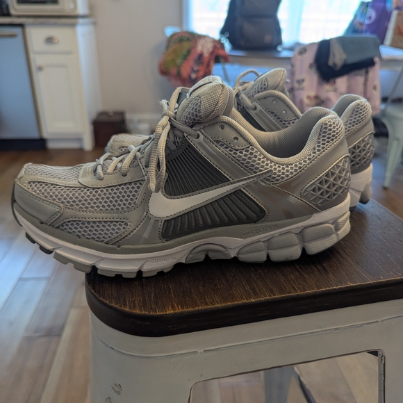 Nike Men's Silver and White Athletic Shoes - Picture 3 of 3